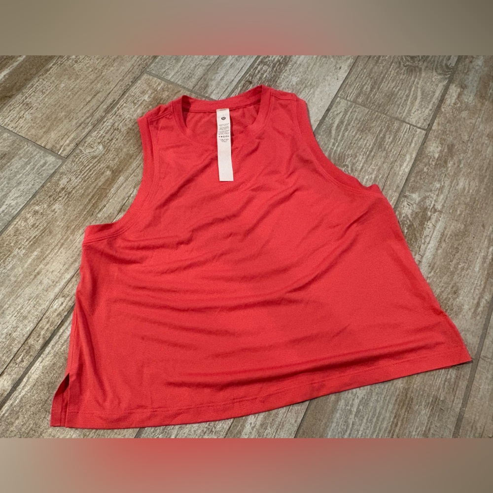 Like new Lululemon Coral Cropped Sculpt Tank